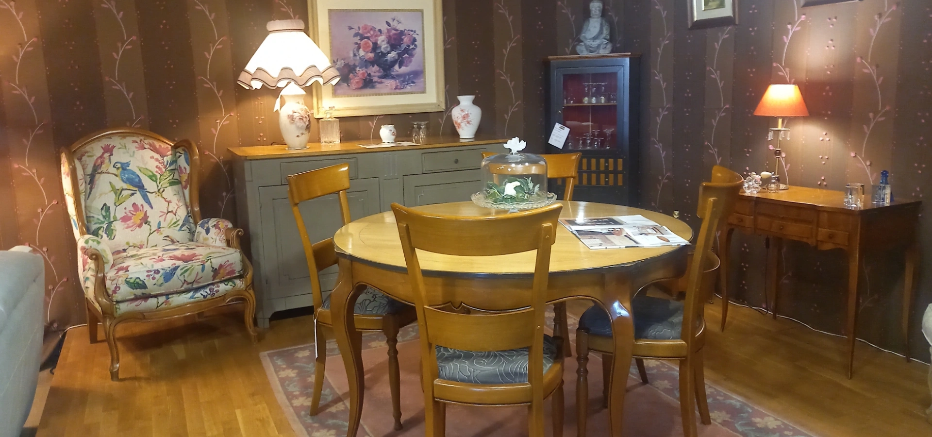 Salle à manger chaleureuse et élégante